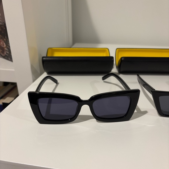 Fashion Sunglasses SET OF 3 in cases - Picture 2 of 13